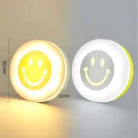 Klein nachtlampje USB Plug in Eye Friendly USB Portable Mini Smile Face LED wandlamp Slaapkamer Nachtlampje
