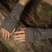 Warme gebreide vingerloze handschoenen