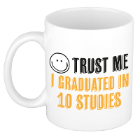 Cadeau koffie/thee mok   trust me I graduated in 10 studies   geel   keramiek   300 ml