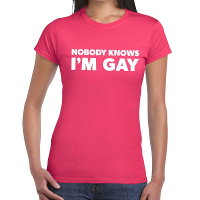 Gay pride nobody knows i am gay t shirt roze voor dames