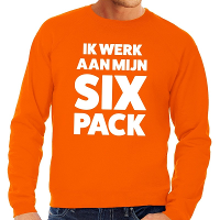 Ik werk aan mijn SIX Pack tekst   sweater trui   oranje   voor heren   koningsdag