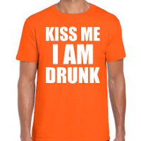 Koningsdag t shirt kiss me I am drunk oranje voor heren