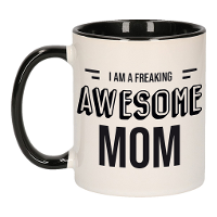 Mama cadeau koffiemok   beker   zwart   met tekst Freaking awesome mom   Cadeau moederdag