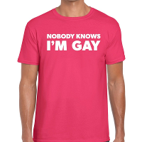 Nobody knows i am gay t shirt roze voor heren