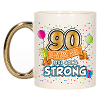 Verjaardag cadeau mok 90 jaar   goud   veteranen team   300 ml   keramiek