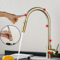Borstelig gouden uittrekbare aanraaksensor keukenkraan 360 rotatie Slimme keukenkraan Sensor Tap kraan Enkele handgreep