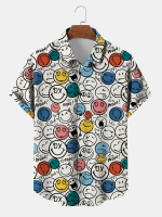 Heren Allover Cartoon Smile Face Print reversoverhemden met korte mouwen