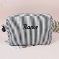 Striped Name Pouch – Gepersonaliseerd & Stijlvol – Make up Tas Zwart / Groot (22x16x9.5Cm) | Educatief Speelgoed
