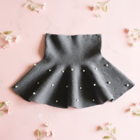 Girls Knitted Skirt – Comfort & Stijl – Kinder Rok Grijs / Verspreide parels / 130 (4–5 jaar) | Educatief Speelgoed