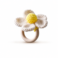 CuddleRattle – Zacht & Speels – Gehaakte Baby Rammelaar met Houten Ring Bloem | Educatief Speelgoed