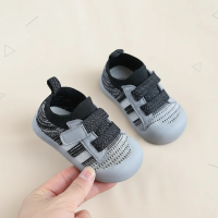 TinyRunner – Sportief & Ademend – Mesh Babyschoenen met Zachte Zool Zwart Grijs / 17 | Educatief Speelgoed