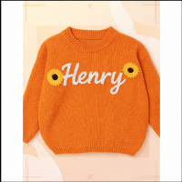 TinyStitch – Gepersonaliseerde Gebreide Naamtrui voor Kinderen Oranje   witte opdruk / 60 (0–3 maanden) / Margriet | Educatief Speelgoed