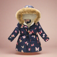 CozyTrend – Elegant & Knus – Gewatteerde Winterjas voor meisjes Marine roze vlinders / 120 (5 6 jaar) | Educatief Speelgoed
