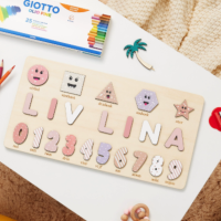 Woods™   Geef een blijvende herinnering!   Gepersonaliseerde puzzel Vormen & Cijfers   Roze tinten | Educatief Speelgoed