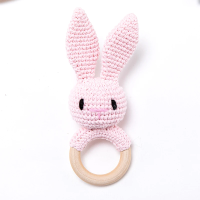 CuddleRattle – Zacht & Speels – Gehaakte Baby Rammelaar met Houten Ring Roze Konijntje | Educatief Speelgoed