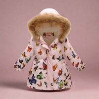 CozyTrend – Elegant & Knus – Gewatteerde Winterjas voor meisjes Beige roze vlinder / 130 (6 7 jaar) | Educatief Speelgoed