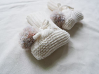 Mini Fashion™   Warm & Stijlvol   Gebreide Babyslofjes Wit   Gekleurde Bolletjes / S (0 6 maanden) | Educatief Speelgoed