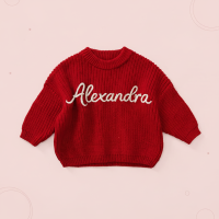 Personalized Baby Sweater – Uniek & Liefdevol – Geborduurde Gepersonaliseerde Baby Trui Rood / 110 (4–5 jaar) | Educatief Speelgoed