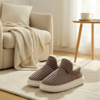 WarmNest – Knuffelzacht & Warm – Anti Slip Pantoffels Bruin / 34/35 (8–10 Jaar) | Educatief Speelgoed