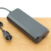 Standaard oplader 4A Active/ Performance systemen   Inclusief netsnoer