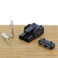 Mini Fit Stekker   Stekkerhuis + 2 Connectoren