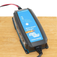 Blue Smart IP65 Acculader 24/5