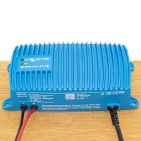 Blue Smart IP67 Acculader 12/17