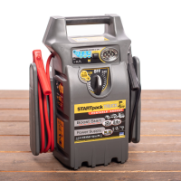 Startpack Truck   12V / 24V Jumpstarter en 12V voeding
