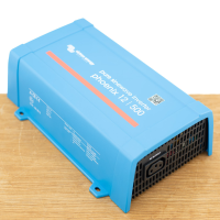 Phoenix 12/500 Omvormer   IEC contactdoos