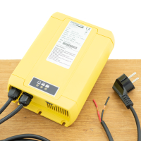 CBHD1 XR P Hoogfrequent Acculader 24V 15A Nat
