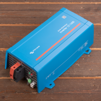 Phoenix 12/1600 Omvormer   IEC contactdoos