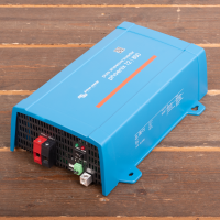 Phoenix 12/800 Omvormer   IEC contactdoos