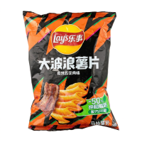 Lay’s ribbelkrokante aardappelchips (houtskoolgegrilde varkensvleessmaak), 70 g