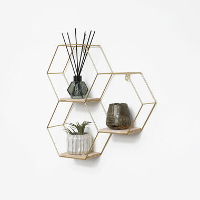Driedubbel zeshoekig metalen wandrek met 3 houten plankjes   40,5x41 cm   Goud