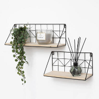 Set van 2 zwarte metalen wandrekjes met houten plankje   30 en 45 cm