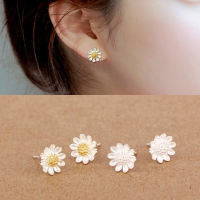Korean 925 Sterling Silver Small Daisy Flower Ear Stud Earrings