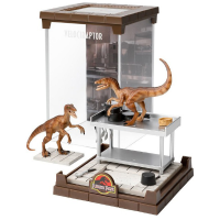 Noble Collection Jurassic Park: Velociraptor PVC Diorama
