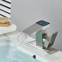 Slimme LED Digitale Temperatuurweergave Badkamerkraan Warm Koud Water Wastafeltje Watervalkranen Deck Mengkranen