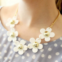 White Daisy Flower Beads Alloy Chain Choker Necklace Women Jewelry