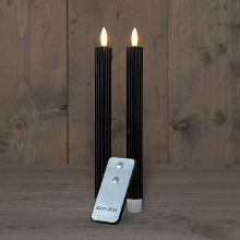 Anna's Collection Led kaarsen/dinerkaarsen   2x st   zwart   ribbel   23 cm   3D vlam   afstandsbediening