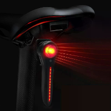 BIKIGHT Slimme Remdetectie Fietstaillight Lichtdetectie Achterlicht 6 Verlichtingsmodi IPX6 Waterdicht Type C Oplaadbaar