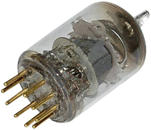 BTB Vertrieb E 180 F = 6 J 49 Elektronenbuis Pentode 190 V 13 mA Aantal polen: 9 Fitting: Noval 1 stuk(s)