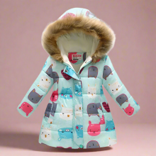 Mijn Hummeltje CozyTrend – Elegant & Knus – Gewatteerde Winterjas voor meisjes Lichtblauw kattenpatroon / 120 (5 6 jaar) | Educatief Speelgoed