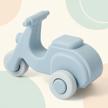 Mijn Hummeltje Montessori Silicone Toy Car – Veilig & Bijtvriendelijk – Siliconen Bijt Speelgoed Voertuig Blauwe Scooter | Educatief Speelgoed