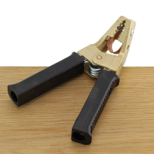Accuklem zwart brons gegoten met gebogen bek en messing massakabel (max. 500A)