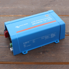 Victron Phoenix 12/375 Omvormer   IEC contactdoos