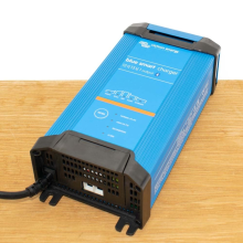 Victron Blue Smart IP22 Acculader 12/15 (1)