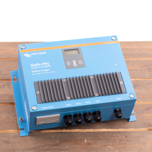 Victron Skylla IP65 12/70 (3) 120 240V