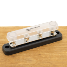 Victron Energy DC verdeelrail 150A   4 x M6 met kap