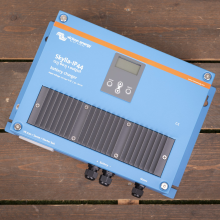 Victron Skylla IP44 12/60 (1+1) 120 240V